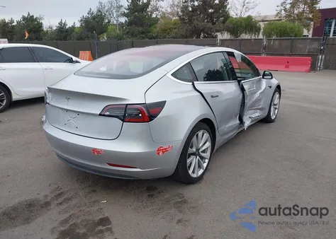 2018 Tesla Model 3 Long Range/Mid Range z USA, uszkodzony, nr VIN 5YJ3E1EA6JF007897